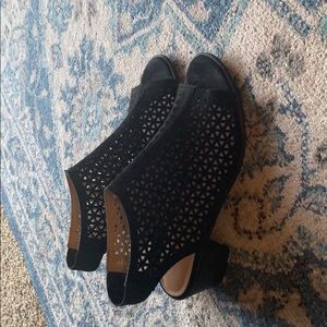American Eagle Triangle Cutout Peep Toe Heels